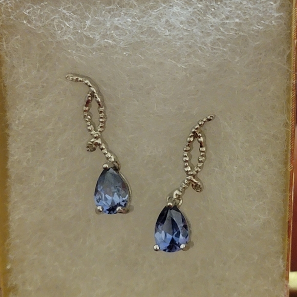 BEAUTIFUL 3/4 CTW CREATED TANZANITE EARRINGS - Picture 8 of 8